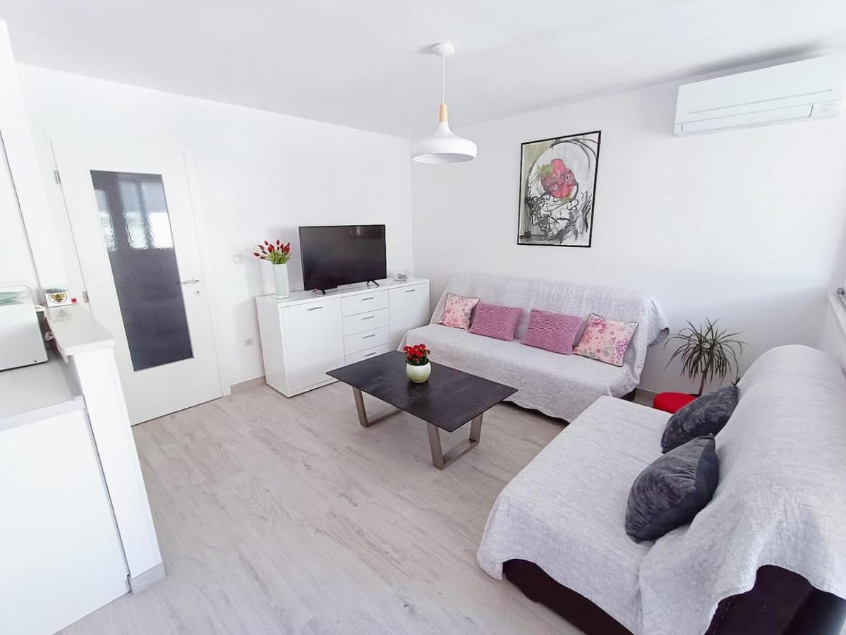Apartment Glavaric โอมิช ภายนอก รูปภาพ